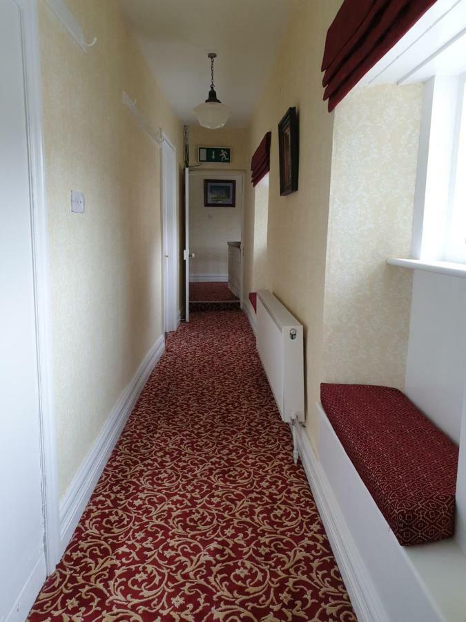 The Bounty Bar Guesthouse Трім Екстер'єр фото