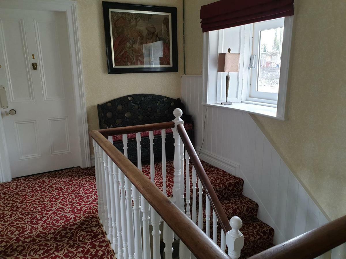 The Bounty Bar Guesthouse Трім Екстер'єр фото