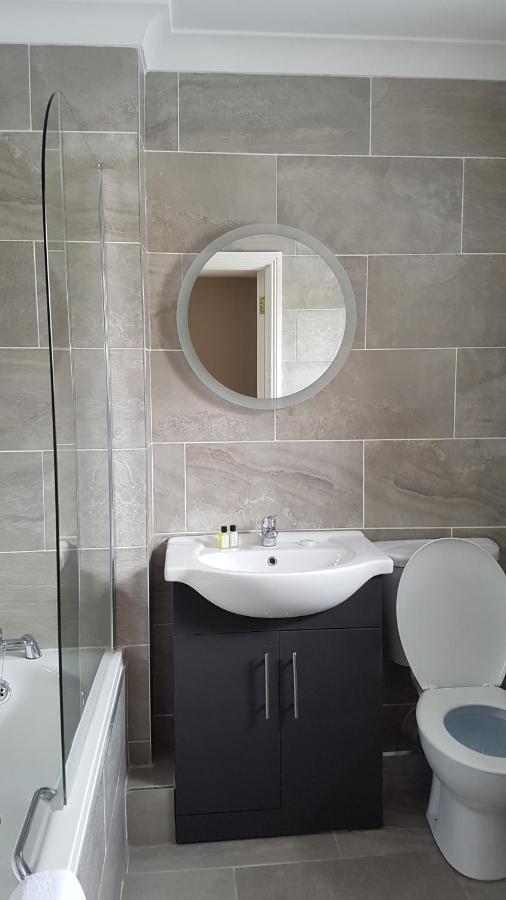 The Bounty Bar Guesthouse Трім Екстер'єр фото