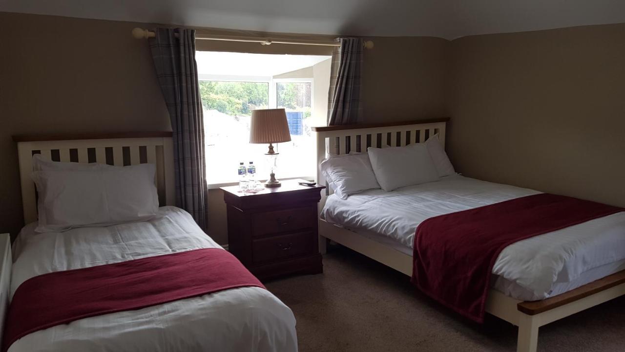 The Bounty Bar Guesthouse Трім Екстер'єр фото