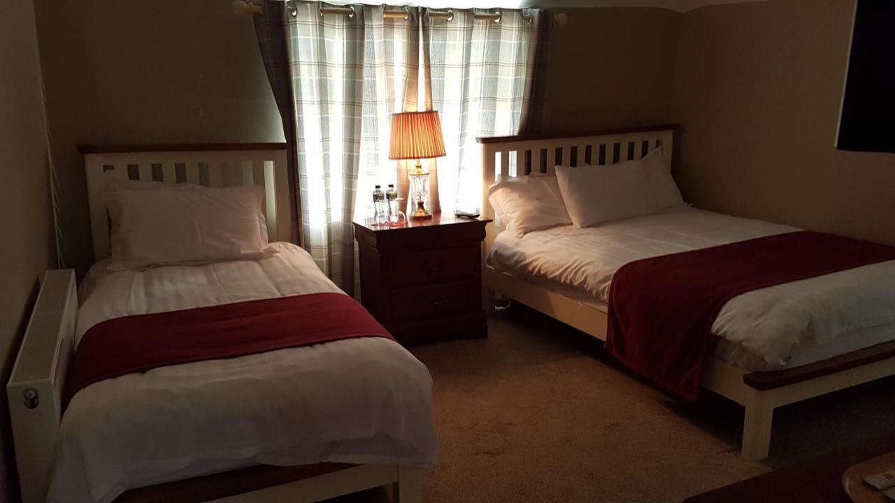 The Bounty Bar Guesthouse Трім Екстер'єр фото