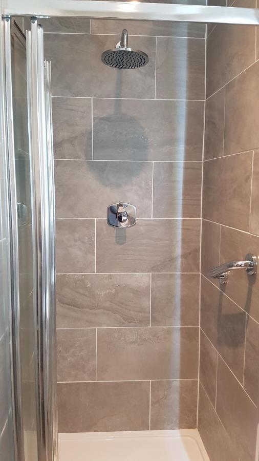 The Bounty Bar Guesthouse Трім Екстер'єр фото